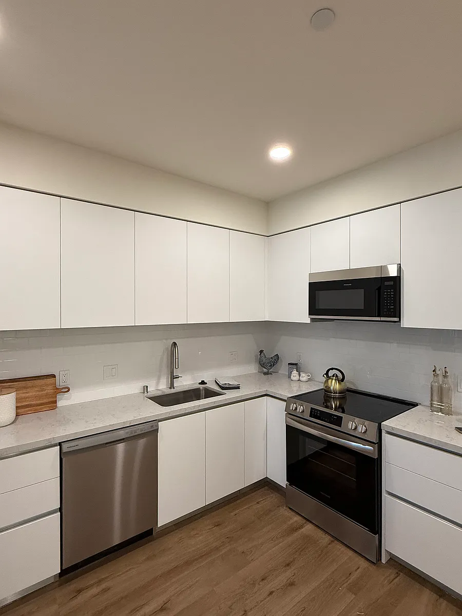Building Photo - 15418 W Bermuda St #310