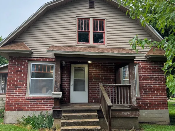 609 N Main St, White Hall, IL 62092