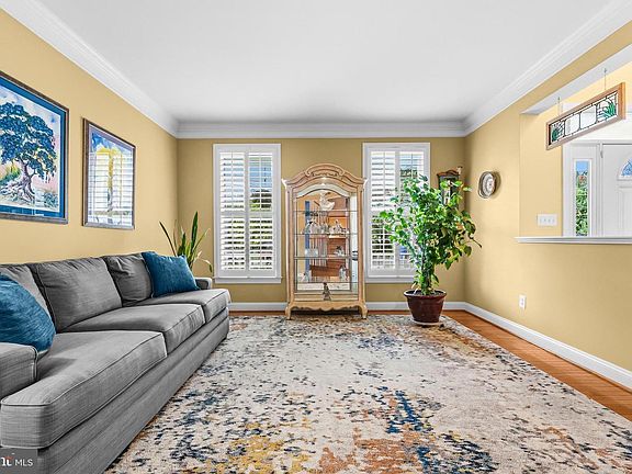 5th image of 632 Nash St