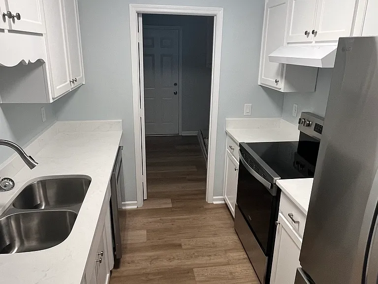 12 Oakwood Dr — Photo 2