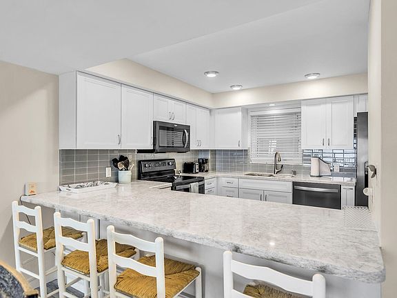 5th image of 135 Coco Plum Dr APT 3C