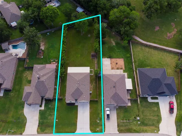 12956 Foster Cir, Willis, TX 77318