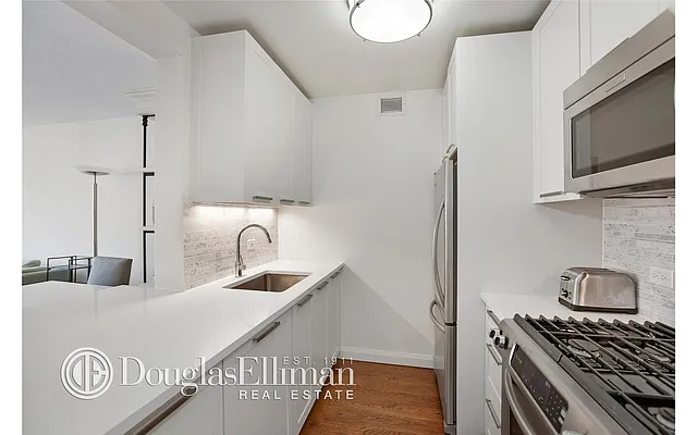 Rented by Douglas Elliman | media 3