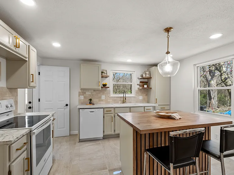 28 Misty Springs Cir — Photo 27