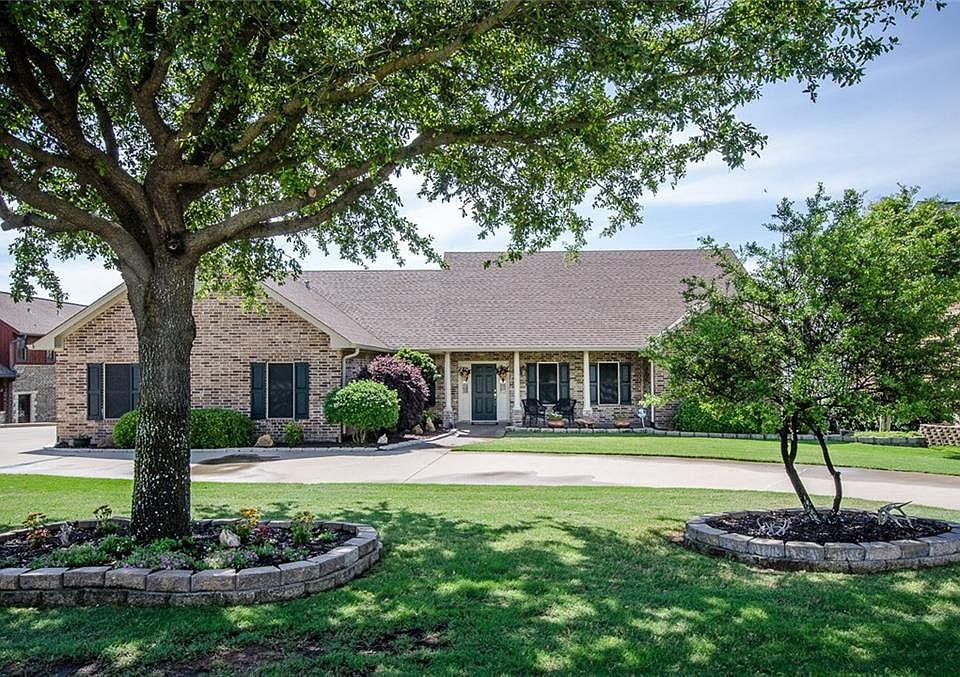 1st image of 414 Moonlight Dr