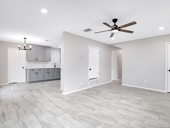4th image of 9138 LYTLE