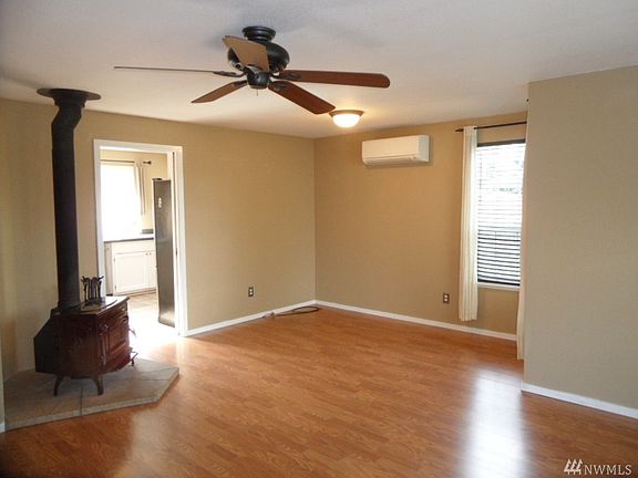 4th image of 6524 65th Pl NE