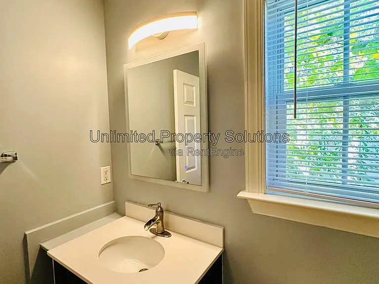 408 S 7th St — Photo 11