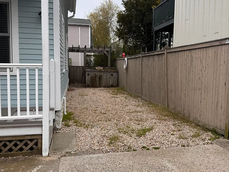 21 Diving St — Photo 3