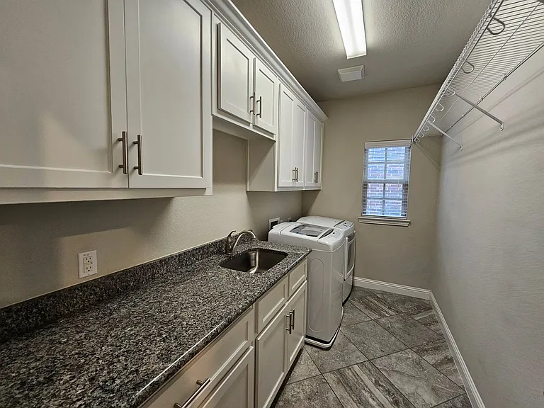 988 Shadyside Ln — Photo 26