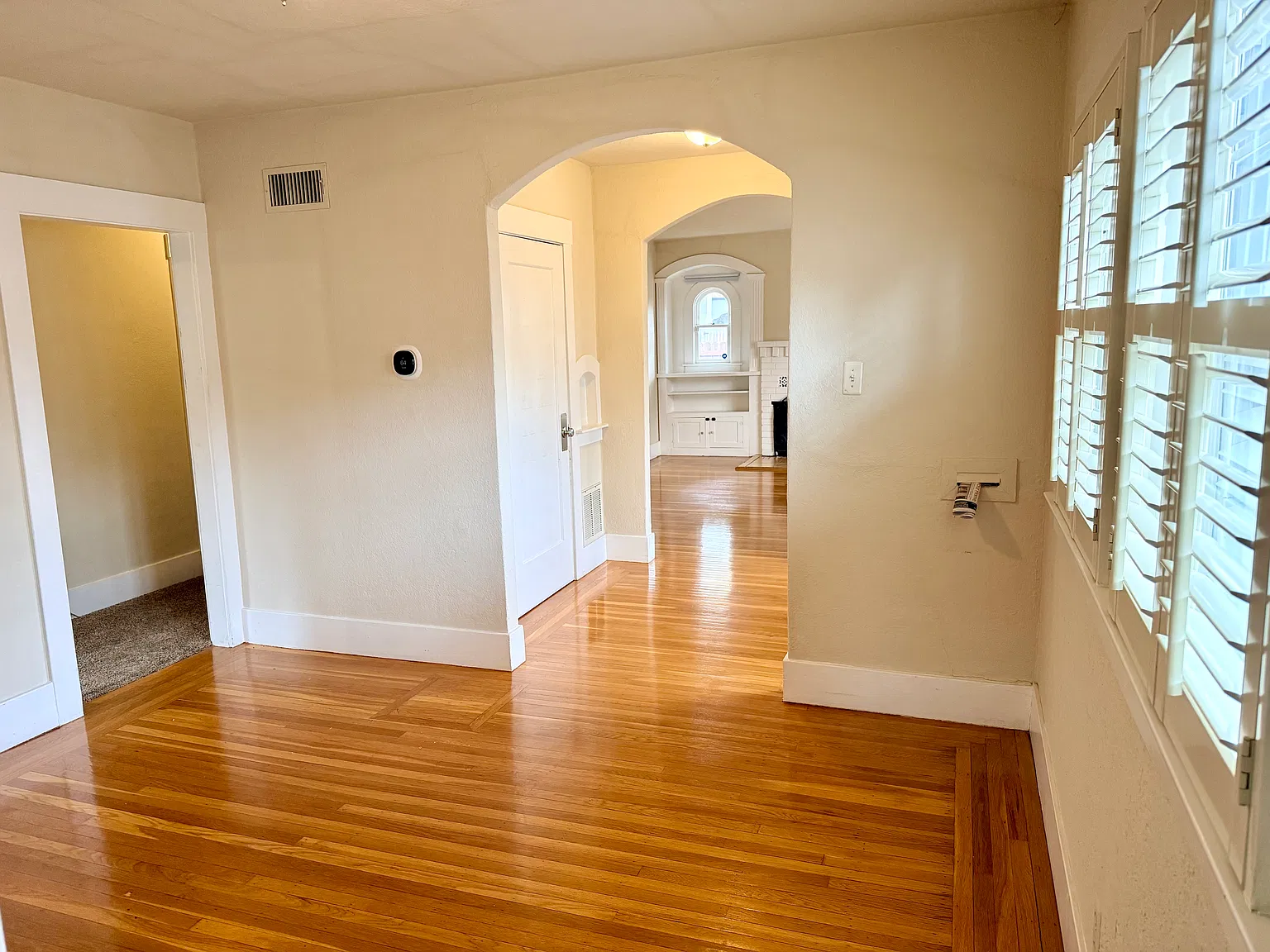 2 bed, 1089 sqft, $2,380 — Photo 4