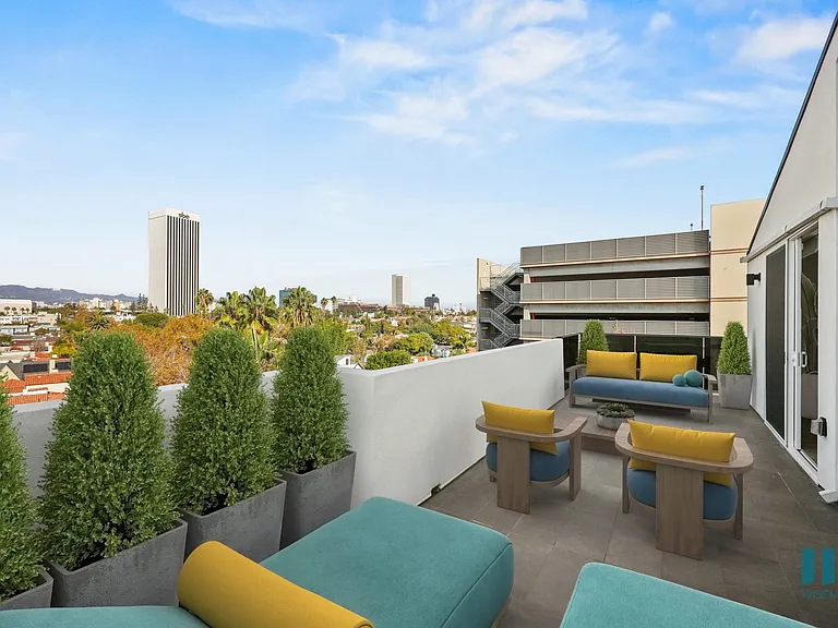 Large-Size Patio with Fantastic Views of the City - Bamboo Floor Plan