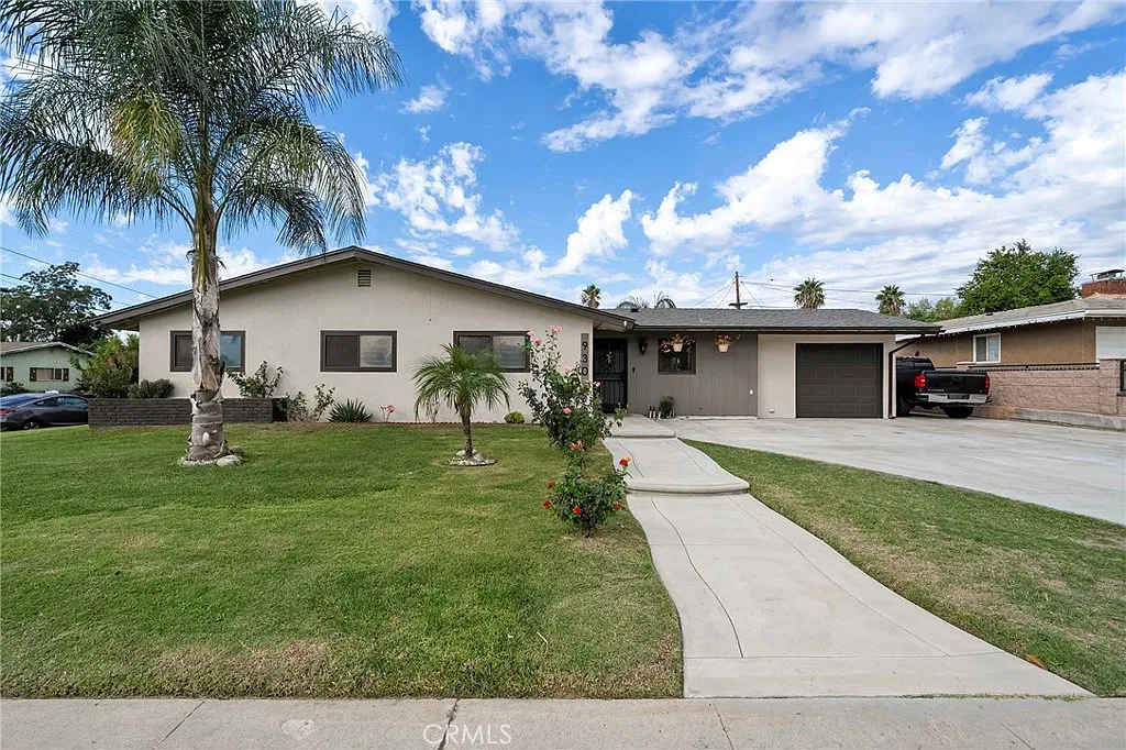 4 bed, 1308 sqft, $3,800 — Photo 1