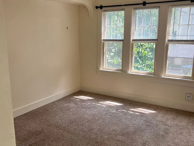 1108 E Clarke St — Photo 13