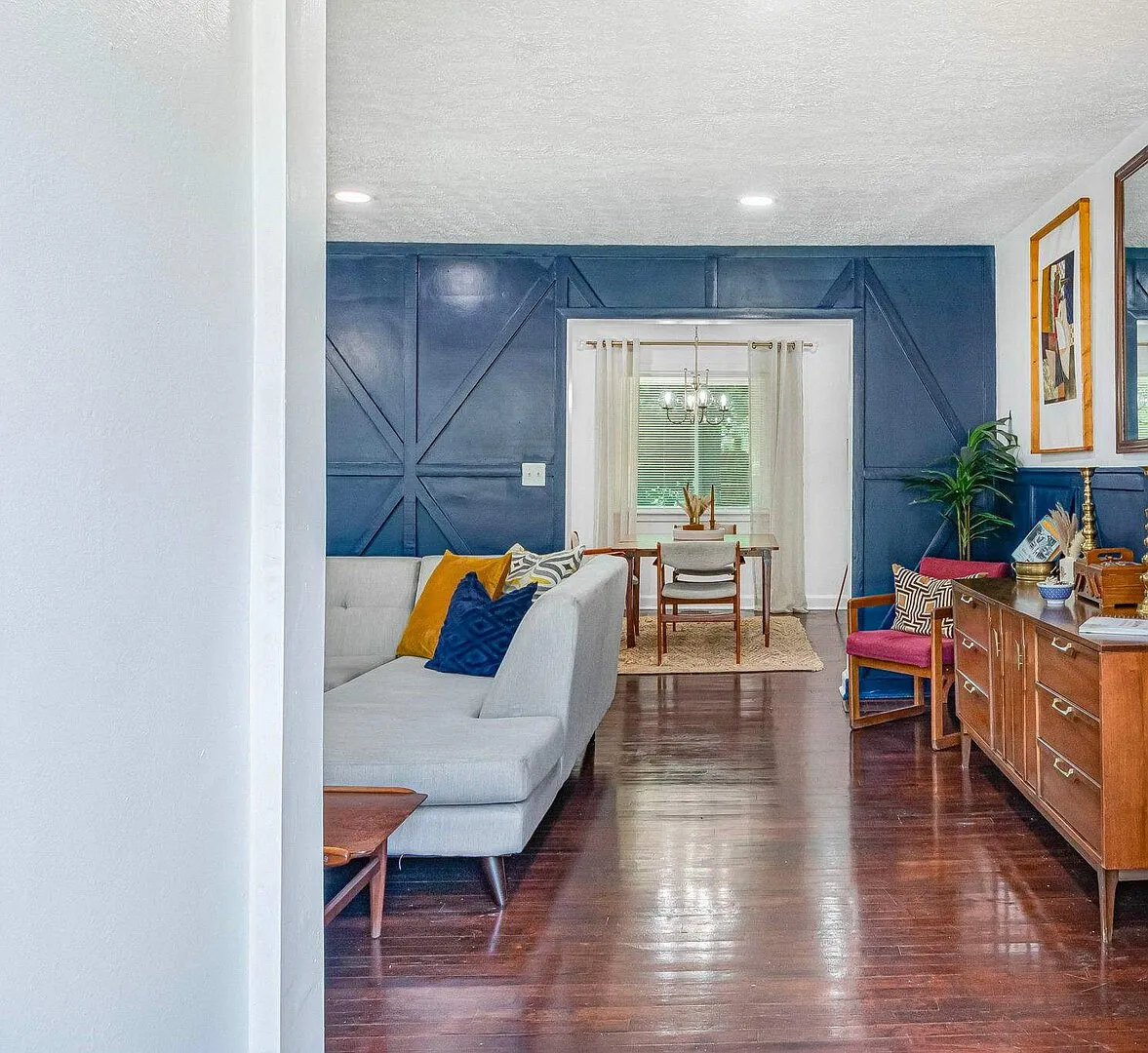 The Vintage Manor — Photo 1