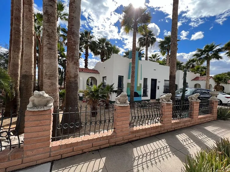 1139 E Palm Ln — Photo 1