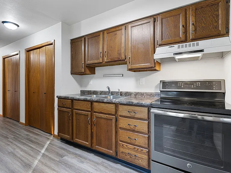 East Shore Apartments — Photo 5