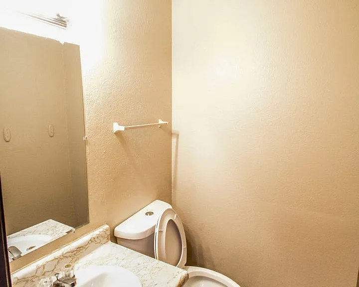 511 Jamaica Dr — Photo 2