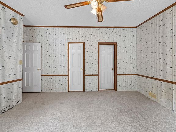 32nd image of 995 Foster Rd