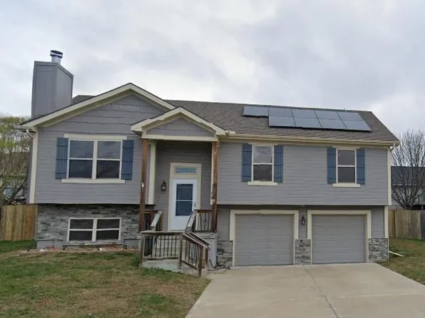1106 Sunflower St, Smithville, MO 64089