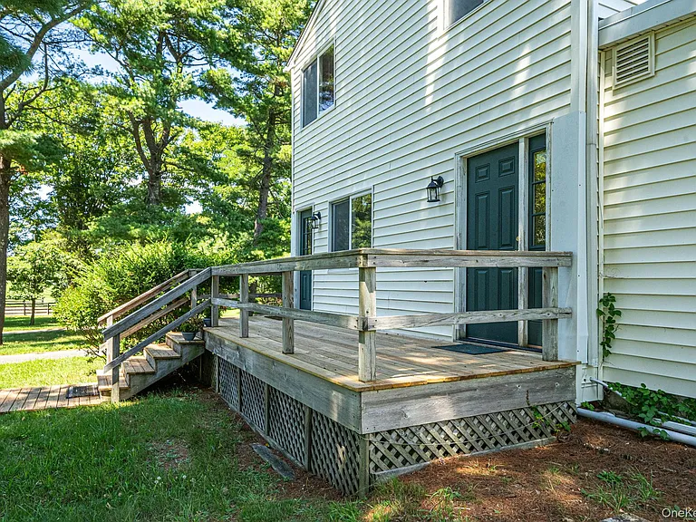 1394 Main Rd — Photo 29
