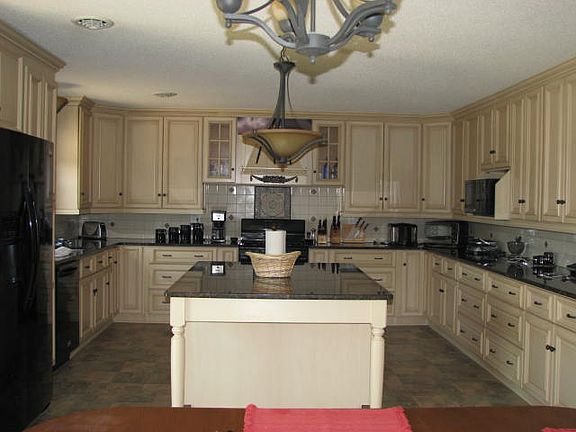 THE KITCHEN IS UNBELIEVABLE!