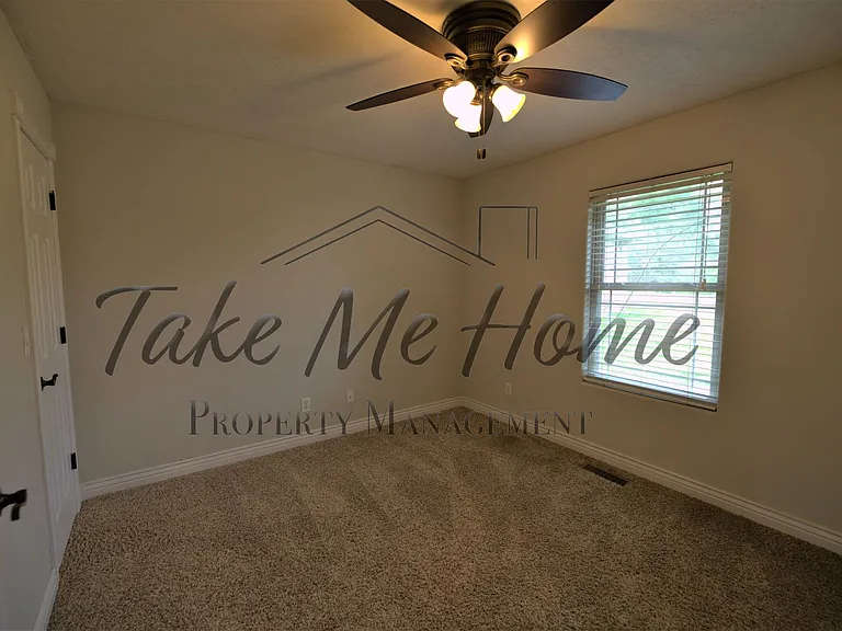 4902 E Farm Road 136 — Photo 8
