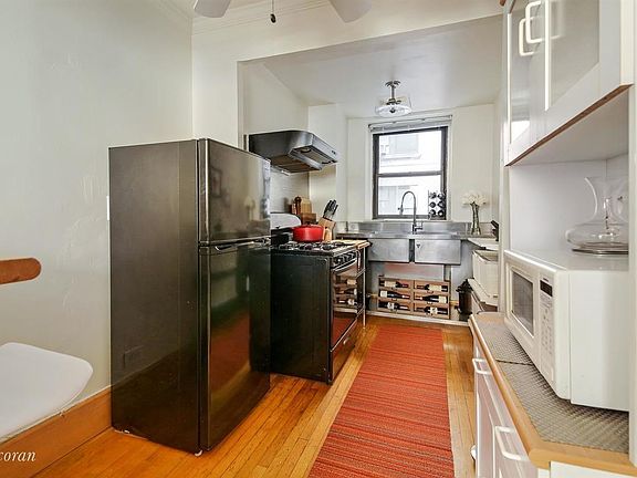 4th image of 135 W 58th St APT 3C