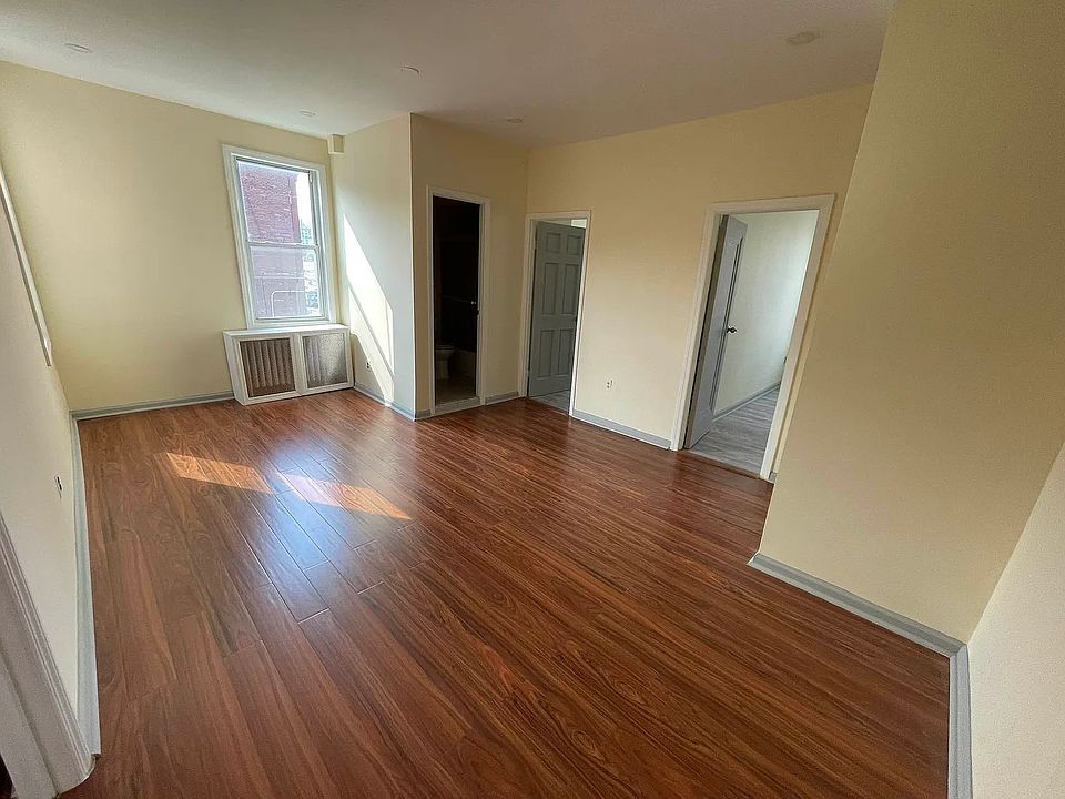 1st image of 9-18 34th Ave Floor 1