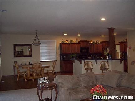 FromLR, a view of the kitchen and dining rm