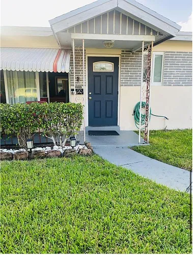 661 SW 29th Ter #3 Photo 1
