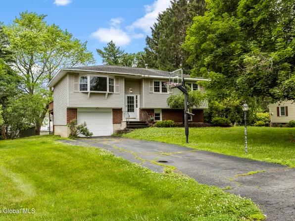 10 Bloomingdale Avenue, East Greenbush, NY 12061