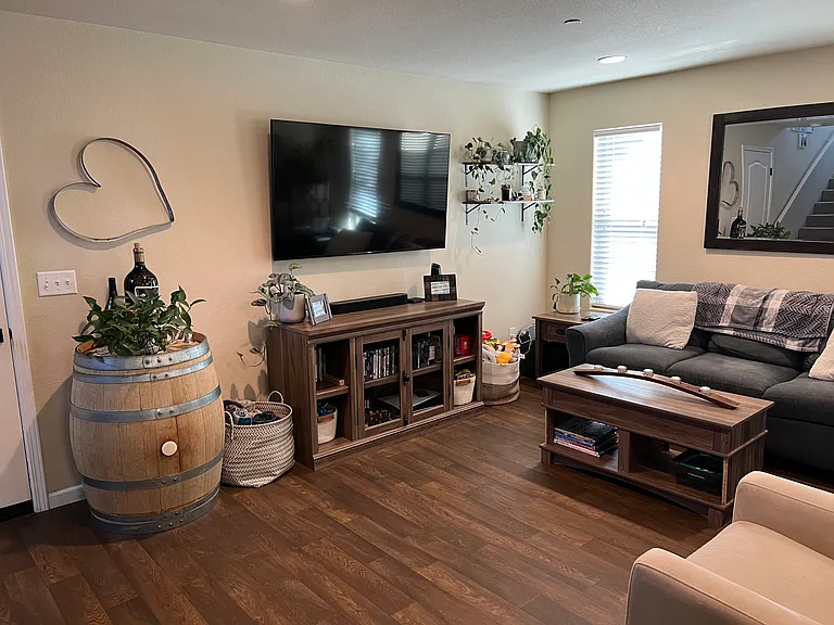 576 River Oaks Dr — Photo 4