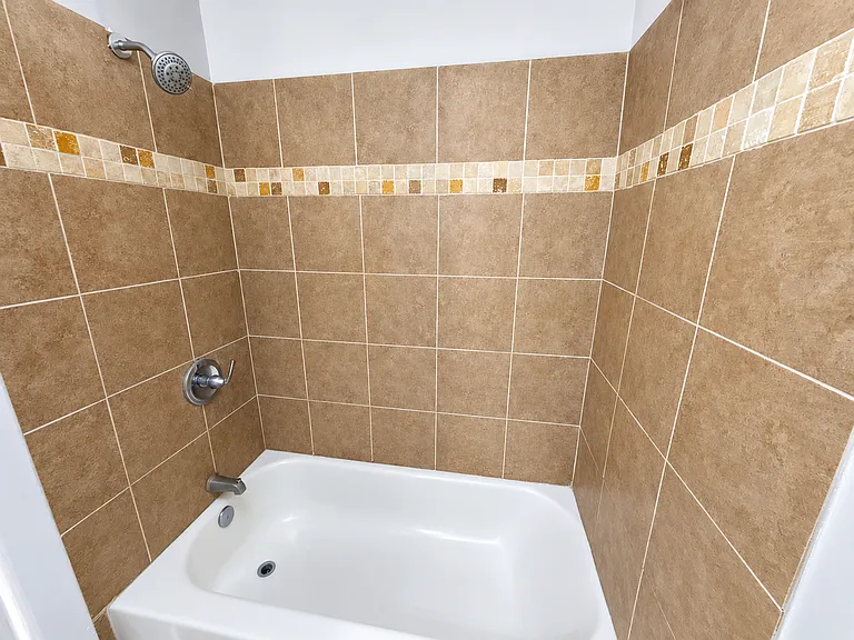 2648 W Lafayette Ave — Photo 12