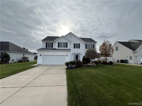 3608 Kelsey Ln, North Tonawanda, NY 14120