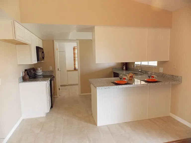 219 W Wagoner Rd — Photo 14