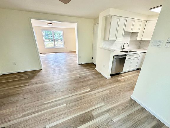 3rd image of 310 Oakbourne Ave