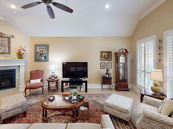 5th image of 4138 Madera Dr