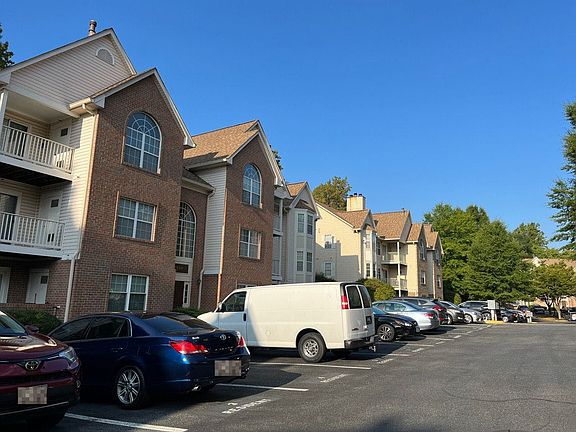 3rd image of 9808 Lake Pointe Ct APT 101