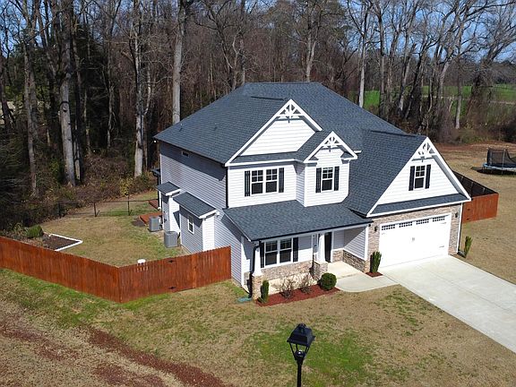 3rd image of 109 Abbington Place