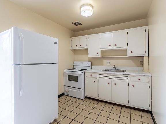 5th image of 121 E Hoover Ave APT 13