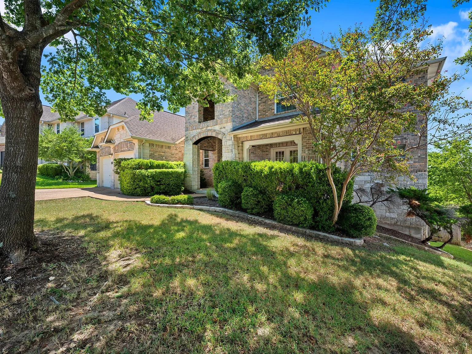 4 bed, 3.5 bath, 4087 sqft, $5,000 — Photo 3