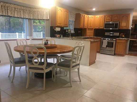 3rd image of 14 Minto Ct
