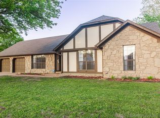 2422 S Maywood Dr, Claremore, OK 74017