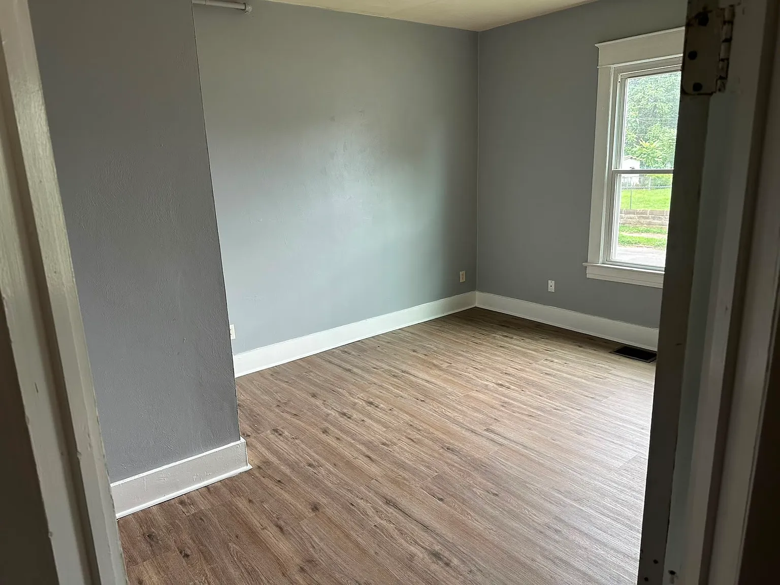 2 bed, 1200 sqft, $995 — Photo 2