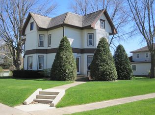 502 Blackhawk St, Reinbeck, IA 50669