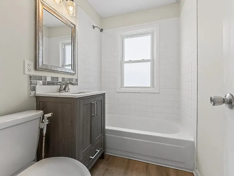 1101 NW B St — Photo 13