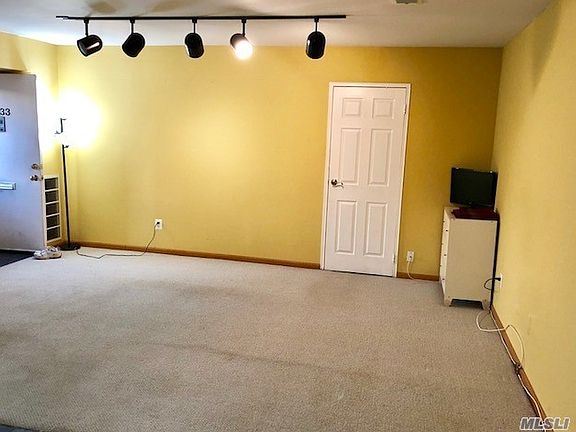 2nd image of 33 Osage Ct