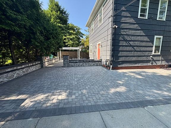 2nd image of 160 Brown St