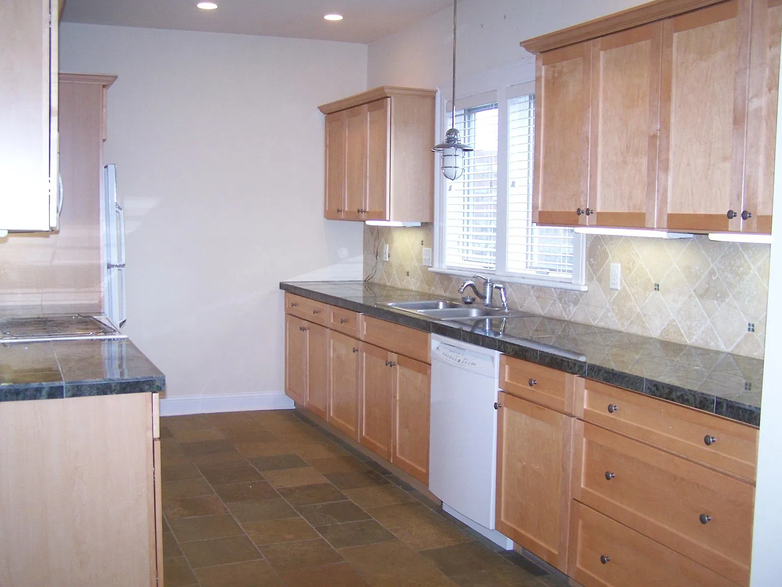 4 bed, 3000 sqft, $3,530 — Photo 2